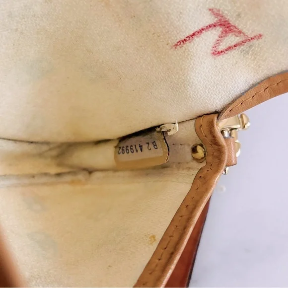 Dooney & Bourke Vintage Rainbow DB Vinyl Leather Multicolor‎ Wristlet - Picture 10 of 11